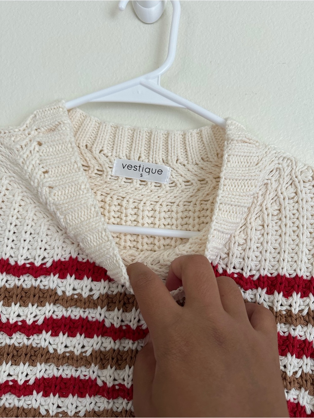 Vestique Striped Cream and Red Knit Sleeveless Sweater Vest - Picture 4 of 4